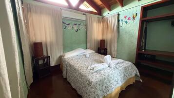 2 bedrooms, in-room safe, desk, iron/ironing board
