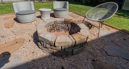 Charming Coastal Oasis with Heated Pool in Kitty Hawk, NC