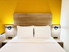 Standard Room | Desk, laptop workspace, free WiFi