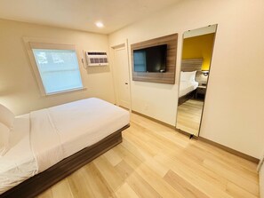 Standard Room | Desk, laptop workspace, free WiFi - The Depot Hotel (Taylor)