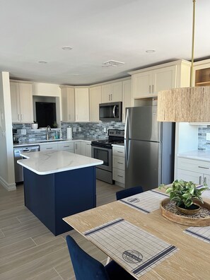 Fridge - Charming 2-bedroom condo with AC, WiFi in Wonderful Fort Myers Beach. (Fort Myers Beach)