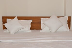 4 bedrooms, WiFi, bed sheets
