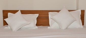 Serene 4-Bedroom Cottage in Bhimtal – Hill Views & Cozy Place