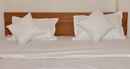 Serene 4-Bedroom Cottage in Bhimtal â Hill Views & Cozy Place