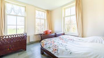 House | 1 bilik tidur, dilengkapkan perabot secara berasingan, cadar katil