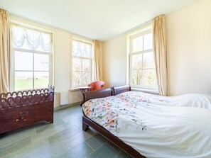 1 habitación, muebles diferentes y ropa de cama