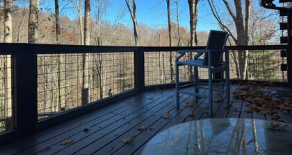 Rustic Charm Meets Modern Comfort – Cozy Mountain Cabin Retreat at Calm Creek!
