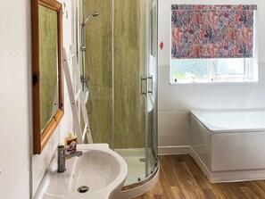 Towels - Escape to Barnhayes, a charming retreat in the picturesque village of Hartland. (Hartland)