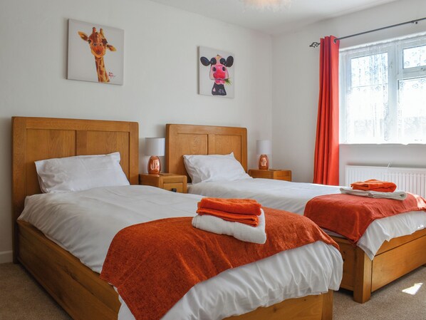 3 bedrooms, free WiFi, bed sheets