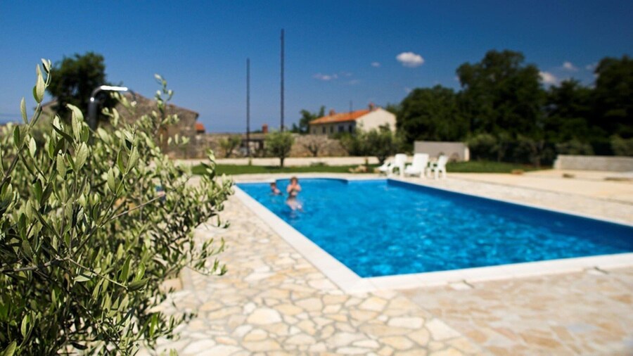 Apartment in Valbandon Near Beach & Pool