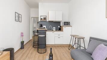 Apartment | Living room | Fireplace