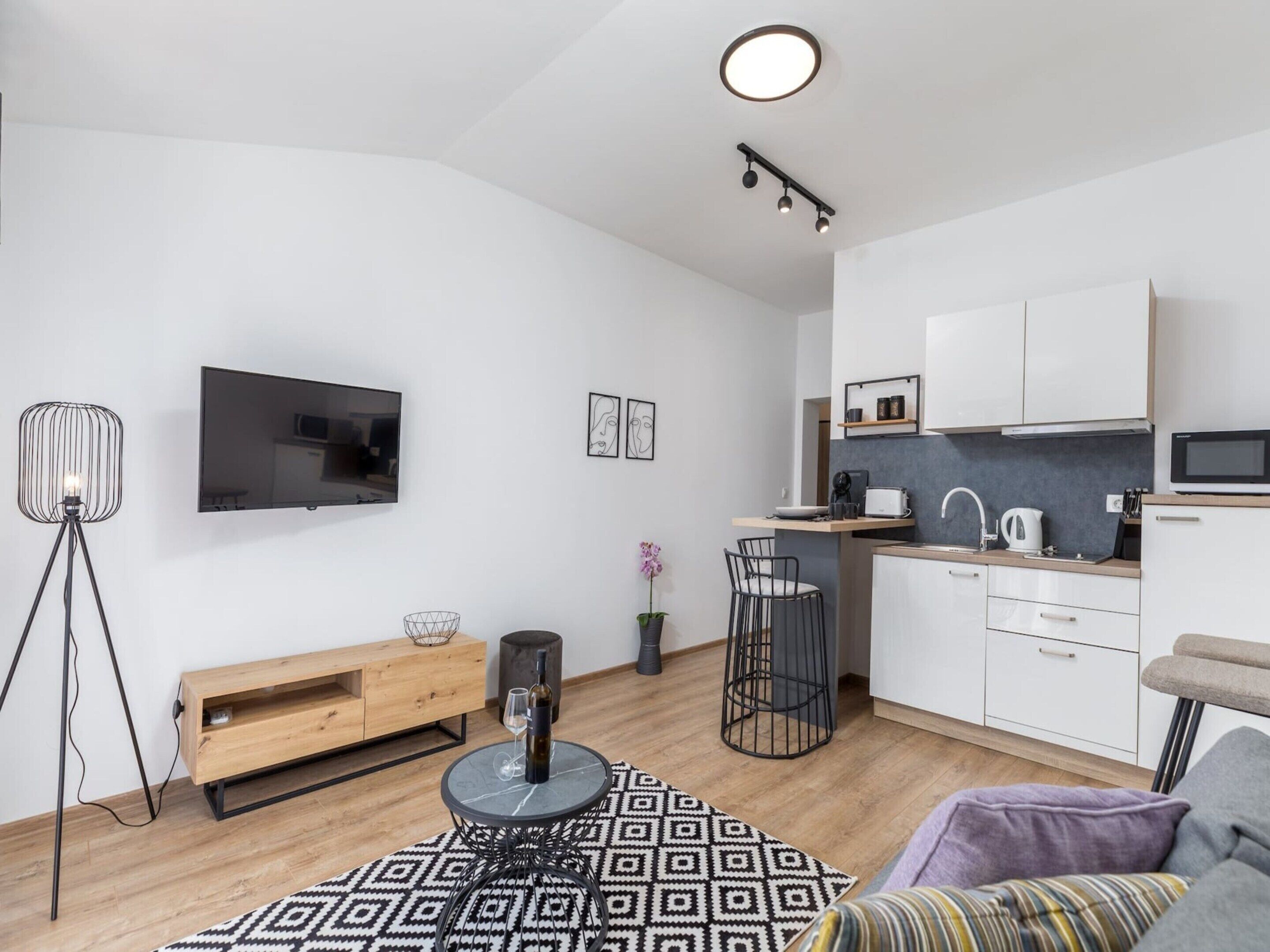 Apartment | Living room | Fireplace