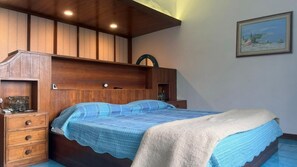 5 bedrooms, WiFi, bed sheets