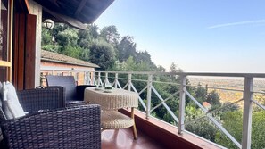 Property grounds - Luxury Vintage Villa: 1970s charm, pool and sea view in a signature design (Toscana)