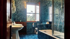 Shower, hair dryer, bidet, towels - Luxury Vintage Villa: 1970s charm, pool and sea view in a signature design (Toscana)