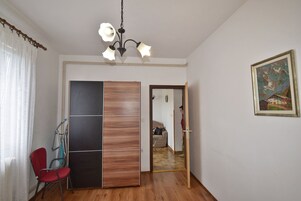 Apartamento | 2 dormitorios y tabla de planchar con plancha