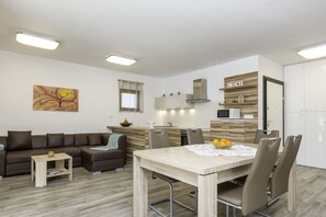 Apartment | Dining - Apartment in Banjole Near Volme Beach (Medulin)