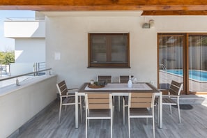 Outdoor dining - Apartment in Banjole Near Volme Beach (Medulin)