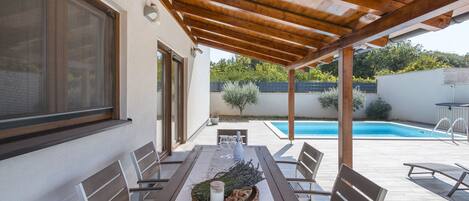 Apartment | Outdoor dining