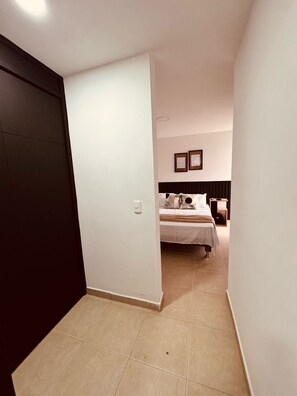 4 多间卧室、熨斗/熨衣板、WiFi、床单