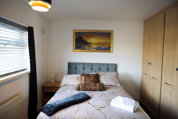 3 Schlafzimmer, Bügeleisen/Bügelbrett, WLAN, Bettwäsche