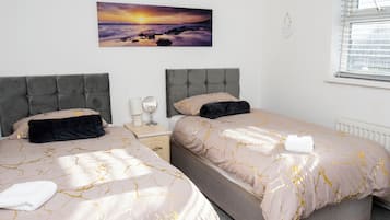 3 makuuhuonetta, silitysrauta/-lauta, Wi-Fi, vuodevaatteet