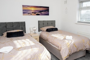 3 bedrooms, iron/ironing board, WiFi, bed sheets