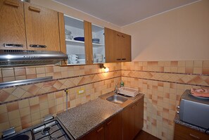 Apartment | Private kitchen - Cozy Apartment in Pula for 4 Guests (Pula)