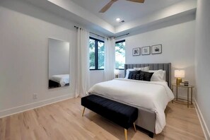 5 bedrooms, iron/ironing board, WiFi, bed sheets