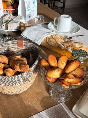 Petit déjeuner continental compris tous les jours