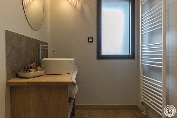 OLYMPIE | Bathroom | Hair dryer, bathrobes, towels, soap