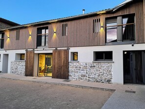 Mặt tiền nơi lưu trú