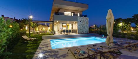 Villa | Pool | Innenpool, AuĂenpool