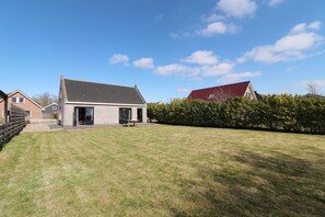 House | Garden - Holiday Home Near Wadden Sea Elfsteden Route (Tzummarum)