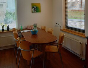 Living room - Holiday Home Near Wadden Sea Elfsteden Route (Tzummarum)