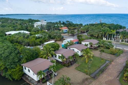 Cozy 2BR Casita with Full Kitchen near the Canal