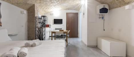 1 chambre, bureau, fer et planche à repasser, Wi-Fi gratuit