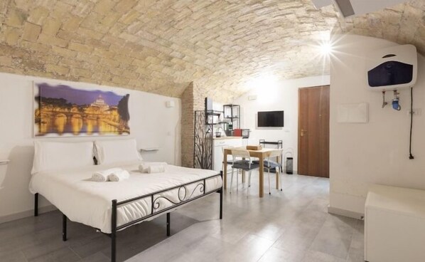 1 sovrum, skrivbord, strykjärn/strykbräda och gratis wi-fi