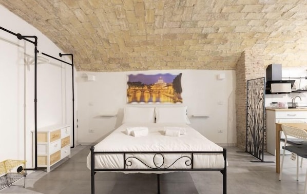 1 bedroom, desk, iron/ironing board, free WiFi