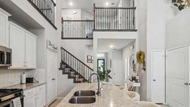 A spacious kitchen with granite countertops, stainless steel appliances, and a double sink. - Luxury 4BRS-3Baths Home, w/ King Bed & Private Gym (Katy)