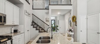 Luxury 4BRS-3Baths Home, w/ King Bed & Private Gym