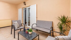 Apartment | Terrace/patio - Apartment in Liznjan Near Bora Beach (Liznjan)