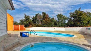 Apartment | Pool | Outdoor pool - Apartment in Liznjan Near Bora Beach (Liznjan)