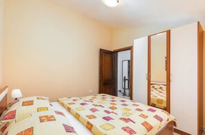 Apartamento | 2 dormitorios y tabla de planchar con plancha