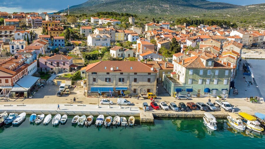 Pet-friendly Apartment in the Heart of Cres