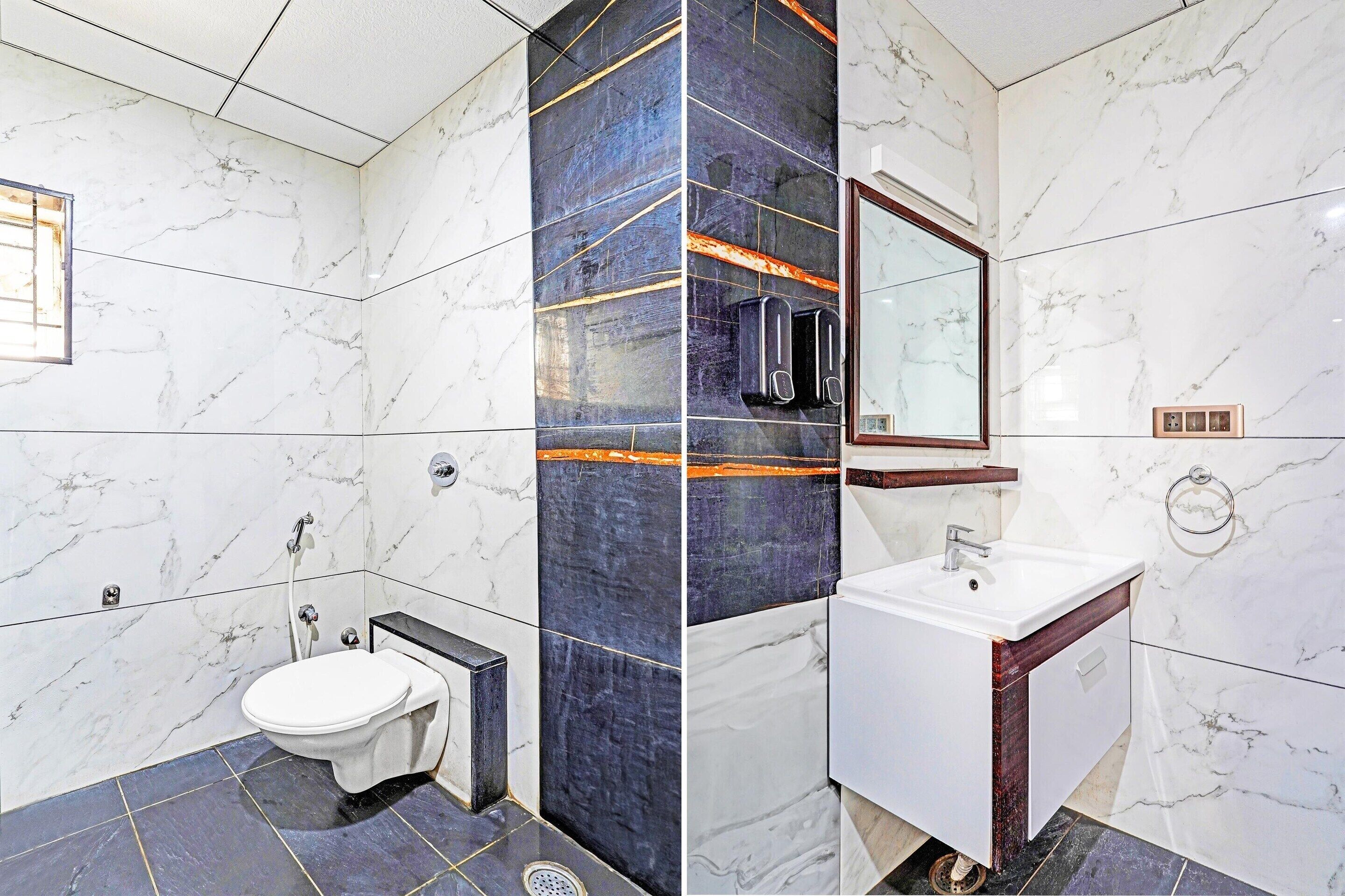 Egy modern fürőszoba, amelyben fehér WC, mosdókagyló és tükör található.