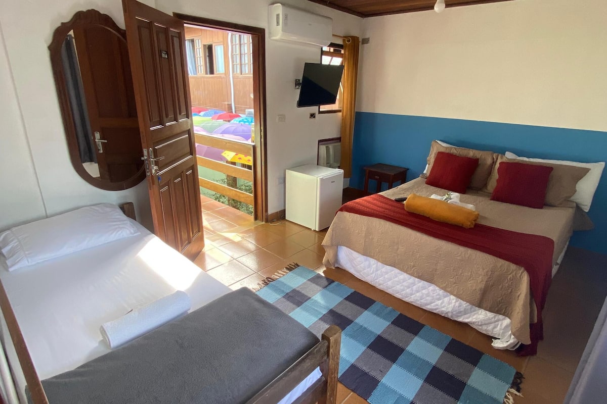 Camas supletorias, wifi gratis, ropa de cama
