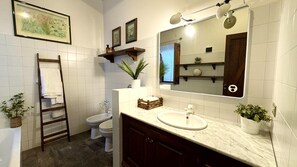 Villa | Bathroom
