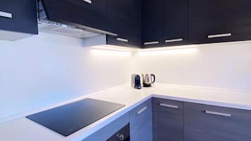 Réfrigérateur, four, plaque de cuisson, lave-vaisselle