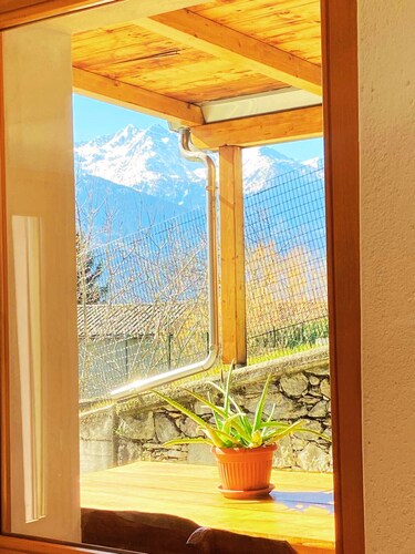 Detached house on three levels with garden, a stone's throw from the center of Teglio